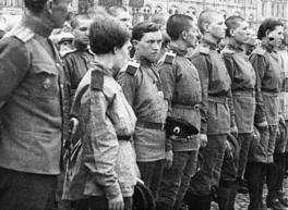 A women's battalion protecting the Winter Palace, 1917. Sputnik