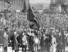 Unidades de la Guardia Roja en Petrogrado. Archivo Central Estatal de los documentos audiovisuales de la URSS. RIA Novosti.