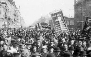 Nevsky prospekt in Petrograd in the days of the February Revolution of 1917. Sputnik