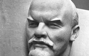 Haut-relief "Vladimir Ilyich Lenin". Sculptor Nikolai Vasilievich Tomsky. Sputnik