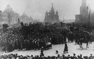 March of soldiers` and workers` organizations at Red Square in Moscow. May 1, 1917 celebrations. Sputnik