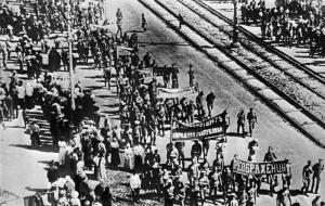 Protest demonstration of revolutionary units of Petrograd garrison against Milyukov's note, 1917. Sputnik