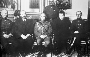 Chairman of the Provisional Government, Georgy Lvov (2nd from left) and Minister of War, Alexander Kerensky (2nd from right) with senior generals, Petrograd, June 1917. Sputnik