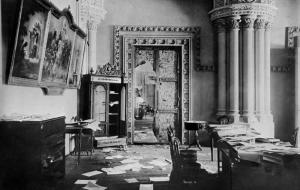 The Gothic hall of the Winter Palace, the residence of the Provisional government, after it was ousted during the Bolshevik revolution. November 7, 1917, Petrograd. Sputnik