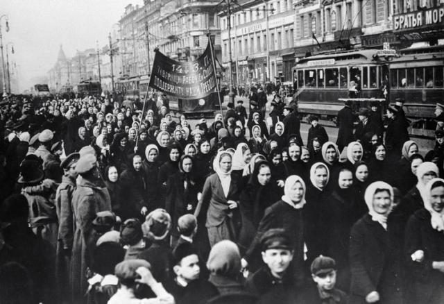 Рожденный революцией: как женский праздник связан с крушением монархии -  Революция 1917 года